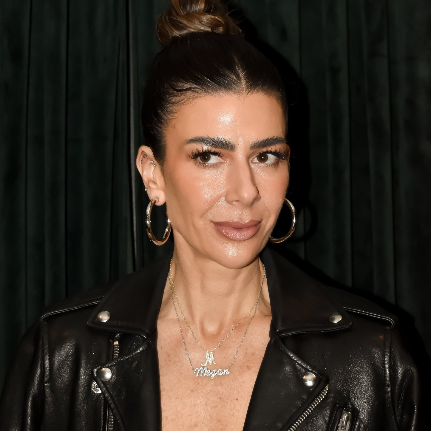 Custom Crystal Script Nameplate Necklace necklace Saida