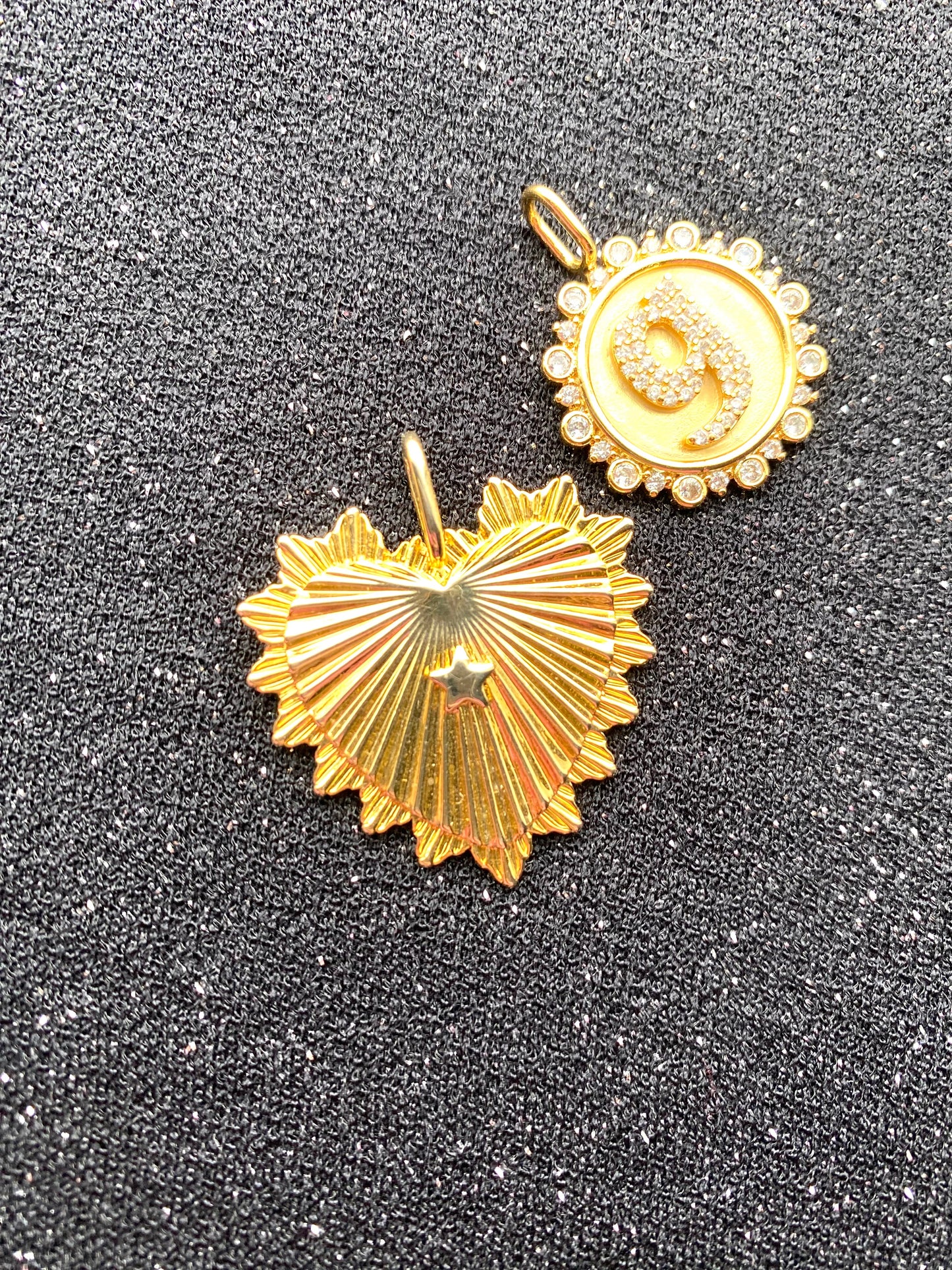 Newport Heart Charm Charms & Pendants The Sis Kiss