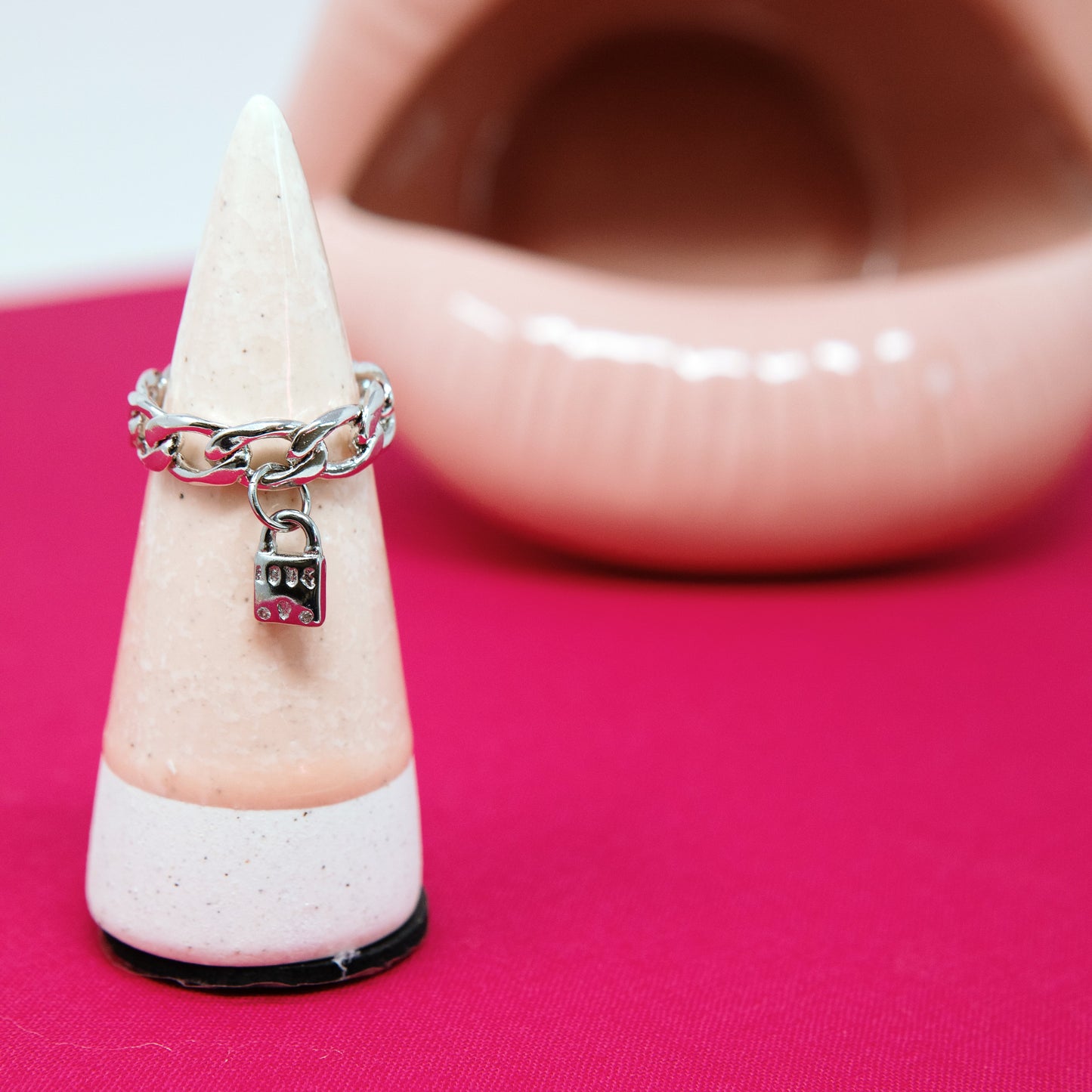 Chain Link Rings with Lock Charms ACCESSORY The Sis Kiss Size 6 Silver