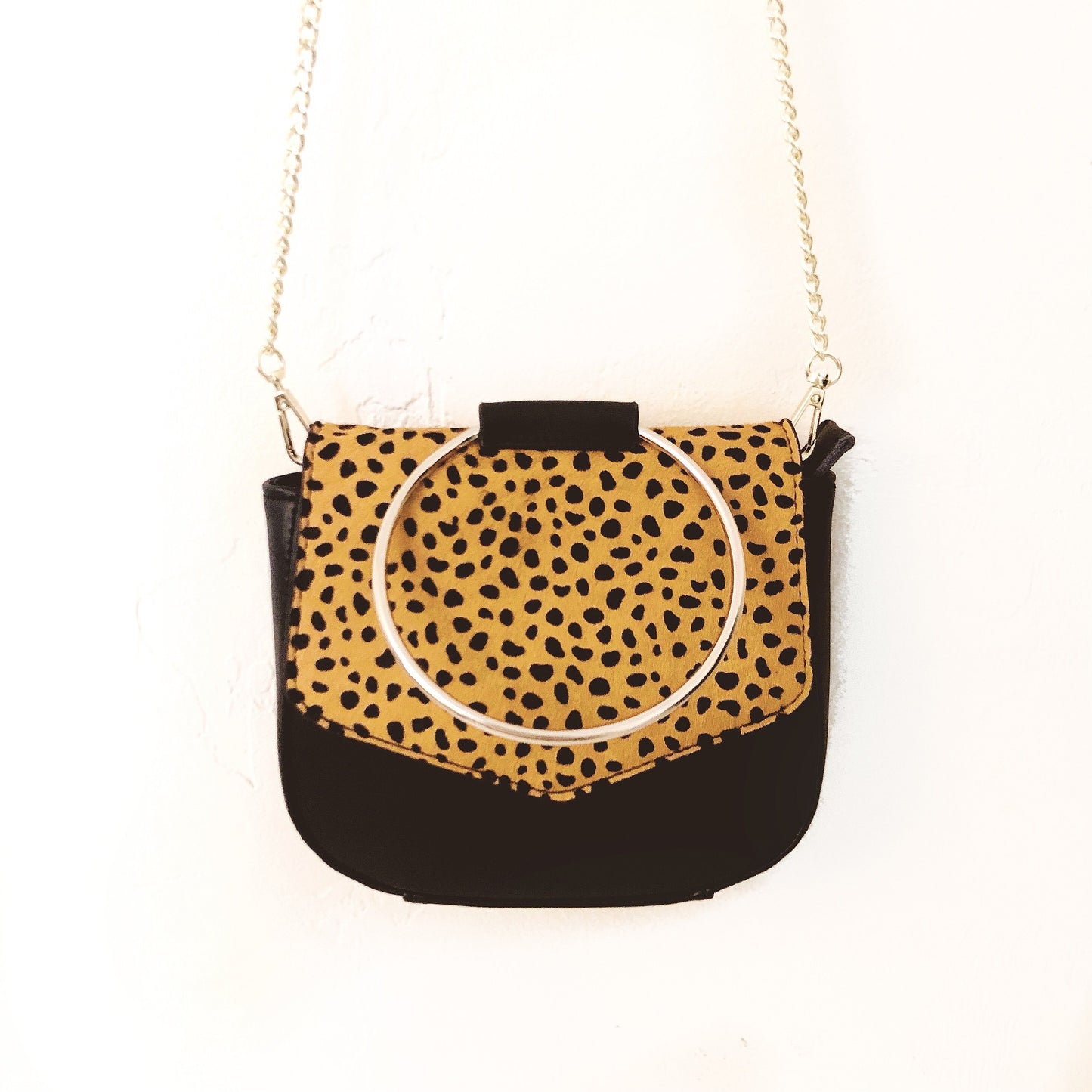 The Circle Cowhide Bag The Sis Kiss