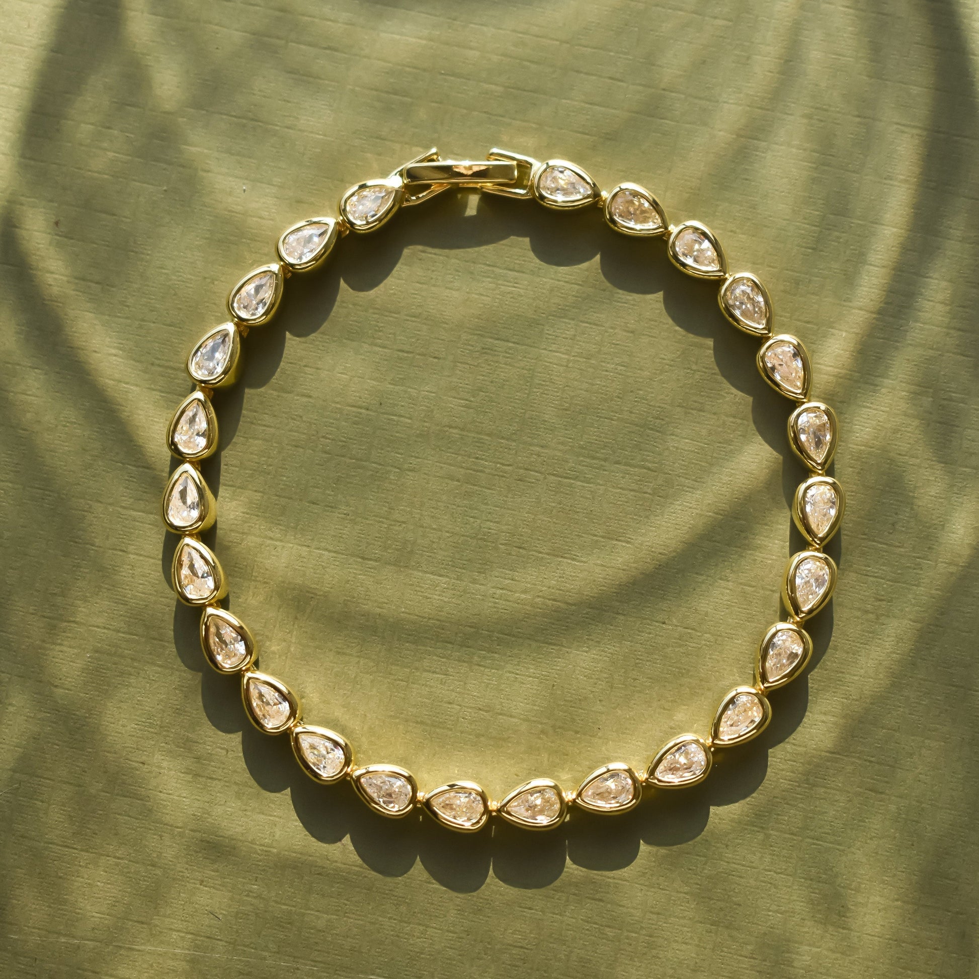 Golden Teardrop Bracelet Bracelet grace 