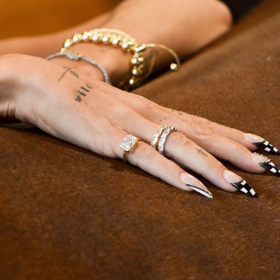 East West Muse Ring Sis Kiss 