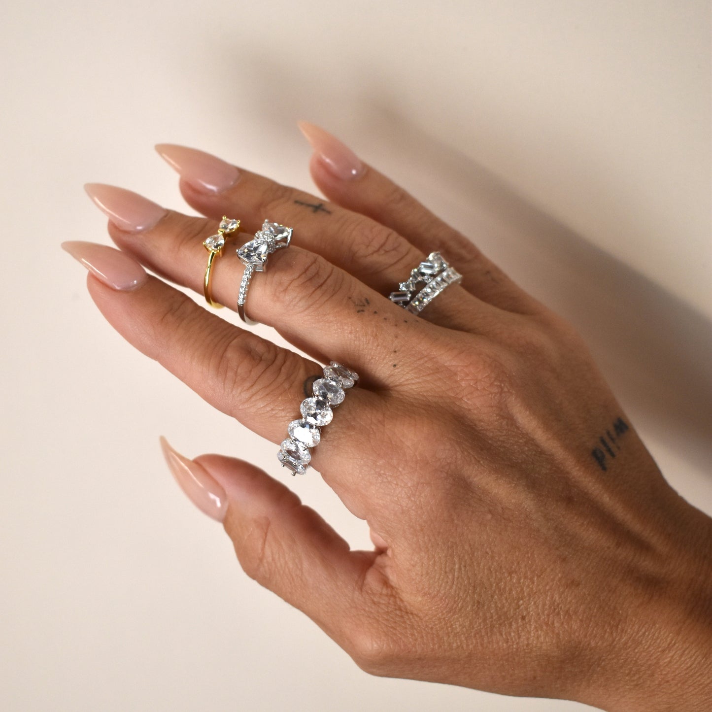 The Jagged Ring Rings Sis Kiss 