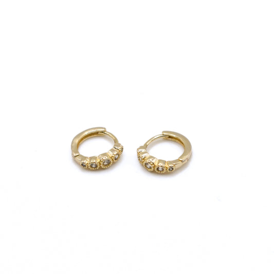 Bezel Set Huggies Sis Kiss 