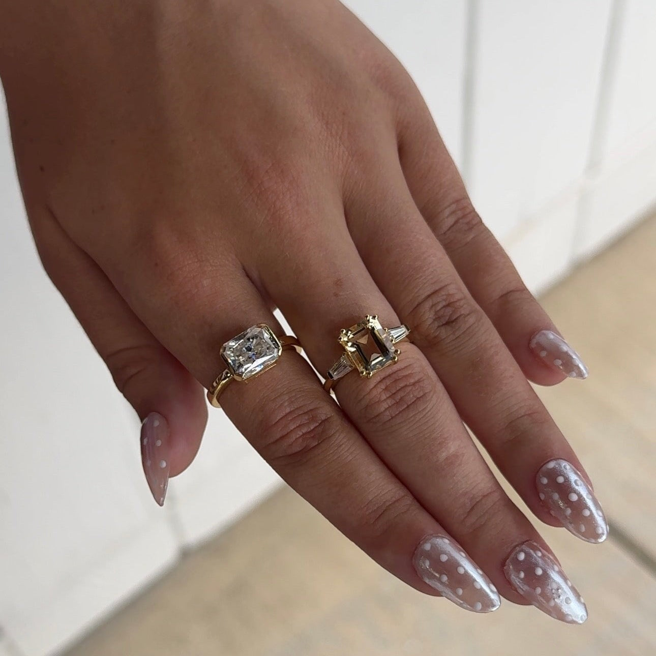 East West Muse Ring Sis Kiss 