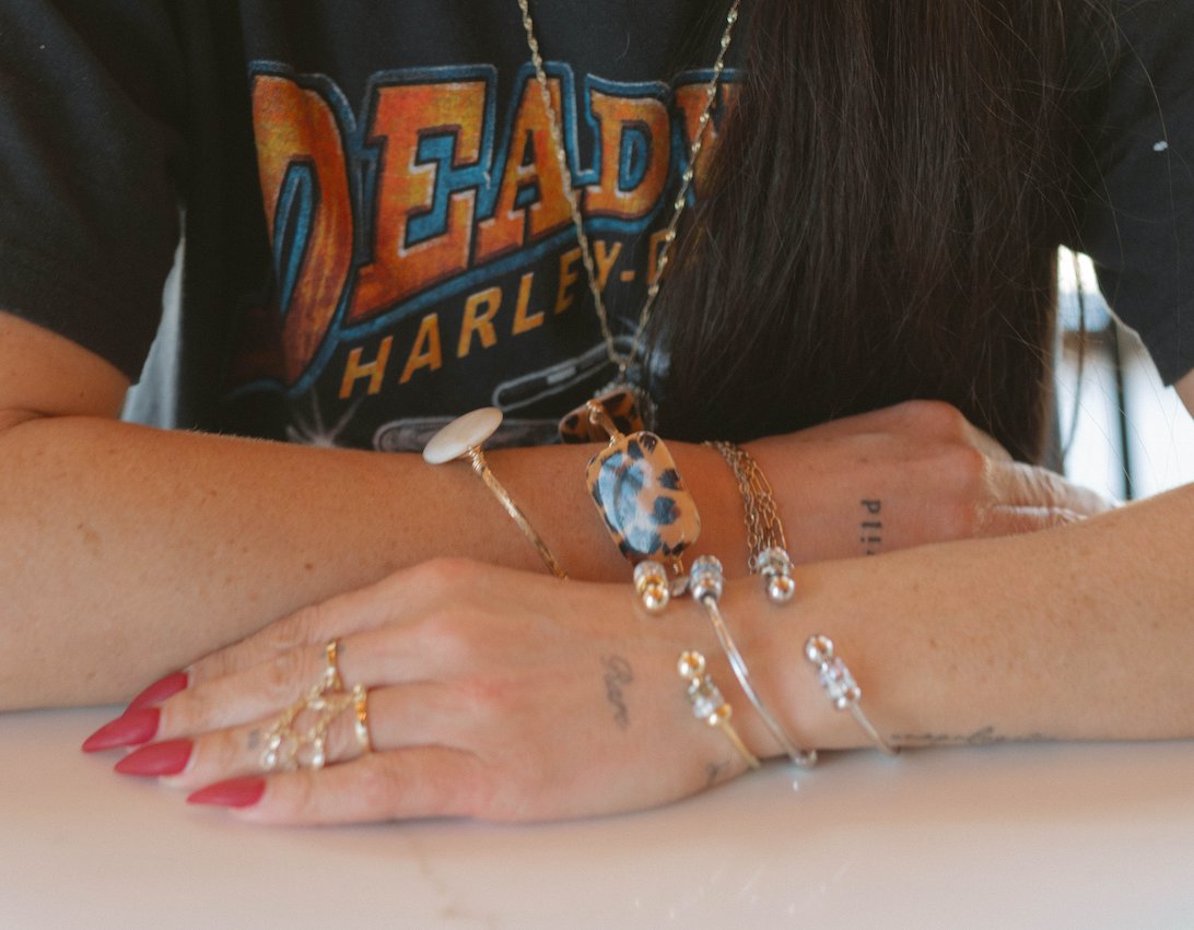 Slider Charm Cuff Sis Kiss 