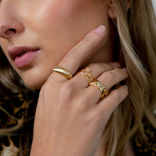 Gold Band and Chain Ring JEWELRY The Sis Kiss