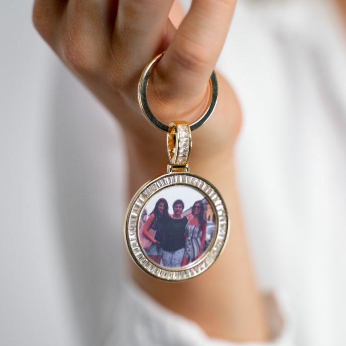 Customized Photo Pendant The Sis Kiss 