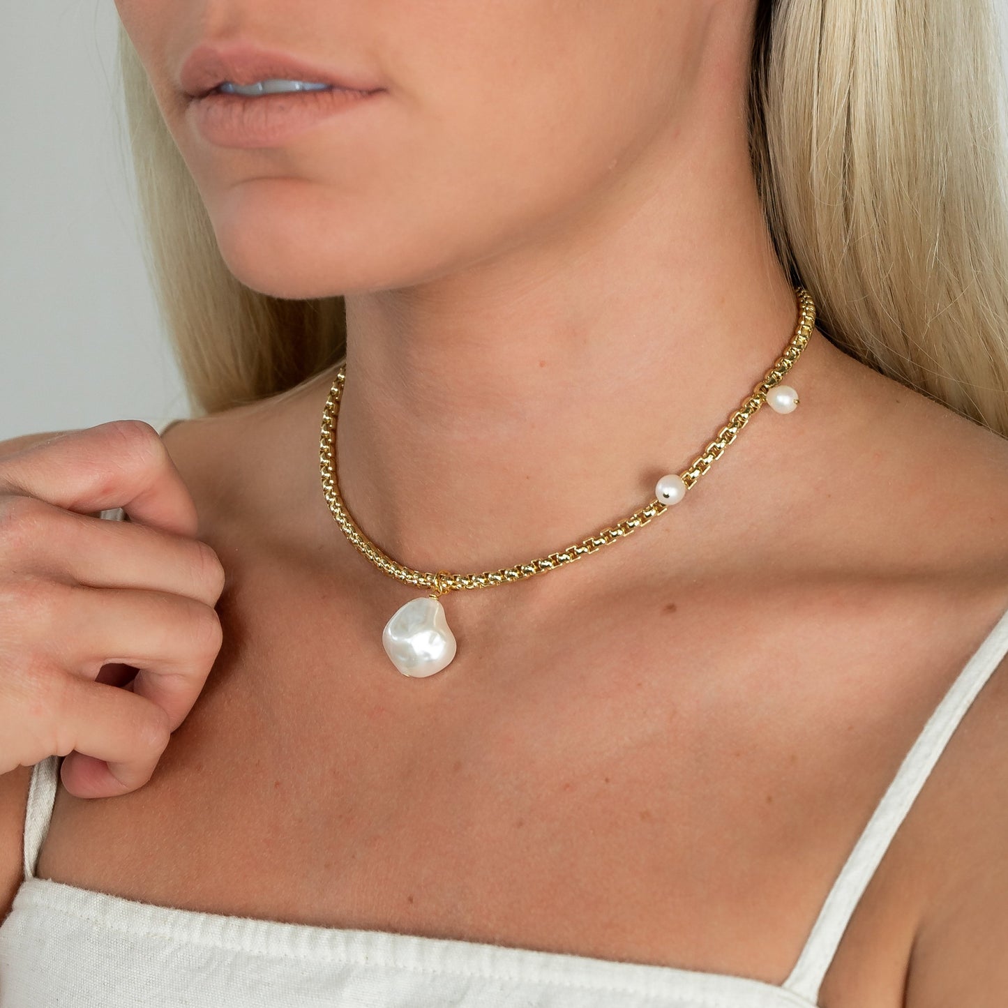 Dreamy Box Chain and Pearls Necklace JEWELRY The Sis Kiss