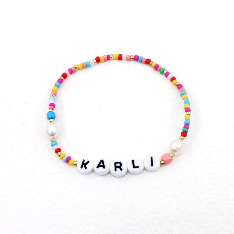 Personalized stretch outlet bracelets